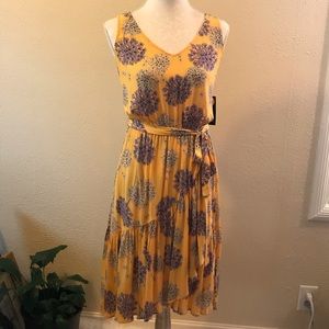 Sleeveless dress, tiered ruffles, spring print Sm